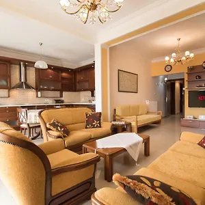 spacious-apartment-at-the-city-center.hotels-of-thessaloniki.com/